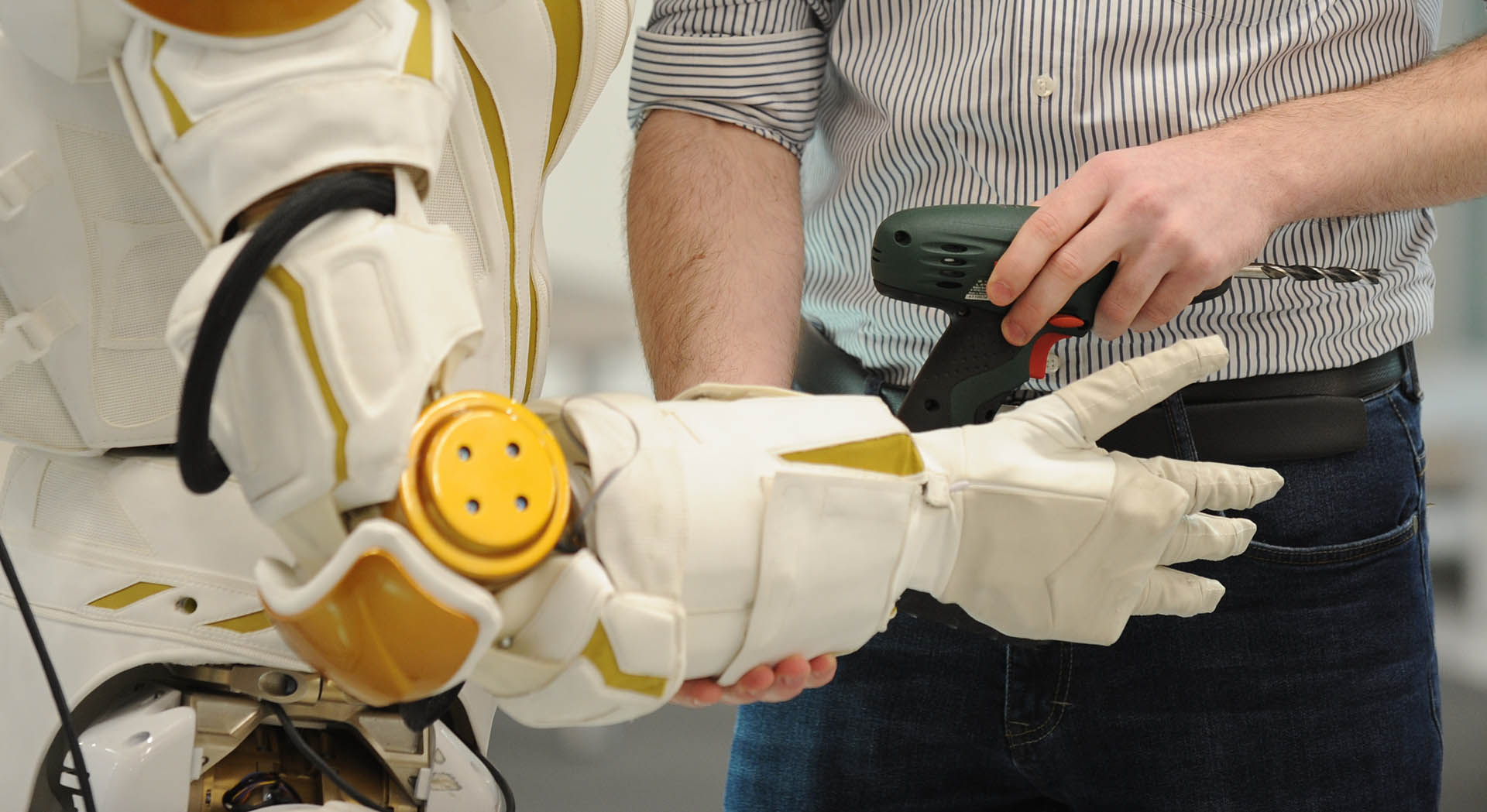 Intuitive human-robot interaction in work environments | The Alan Turing  Institute