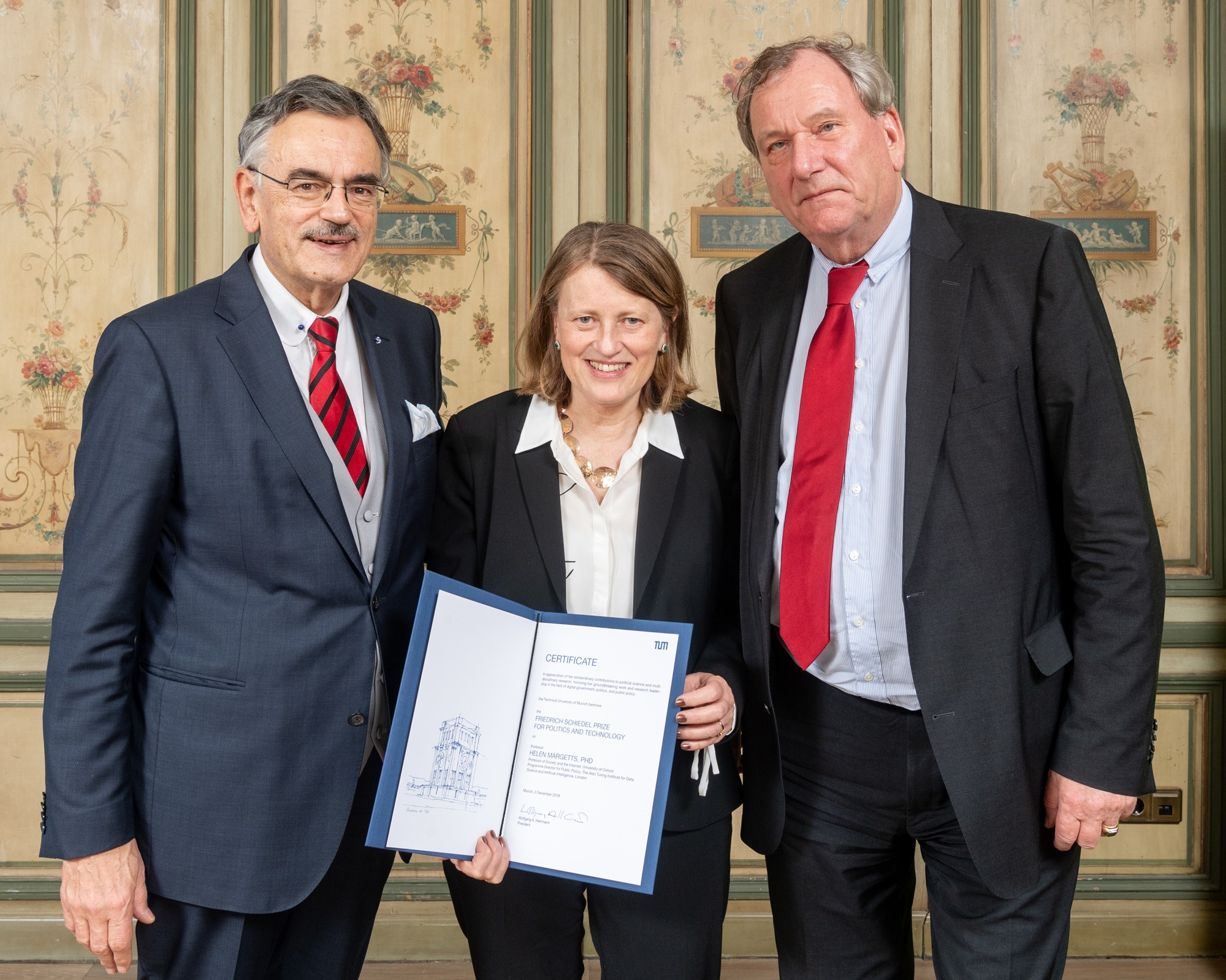 Helen receiving the Friedrich Schiedel Prize. Photo credit: Andreas Heddergott / TUM