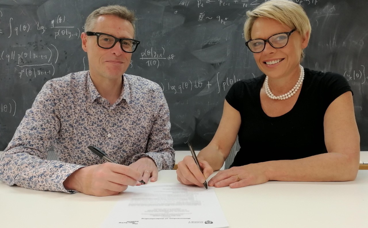 Mark Girolami and Sally Cripps sign memorandum of understanding